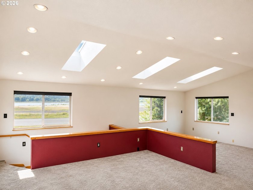 Custom-built home with beautiful river views and quality - photo 16