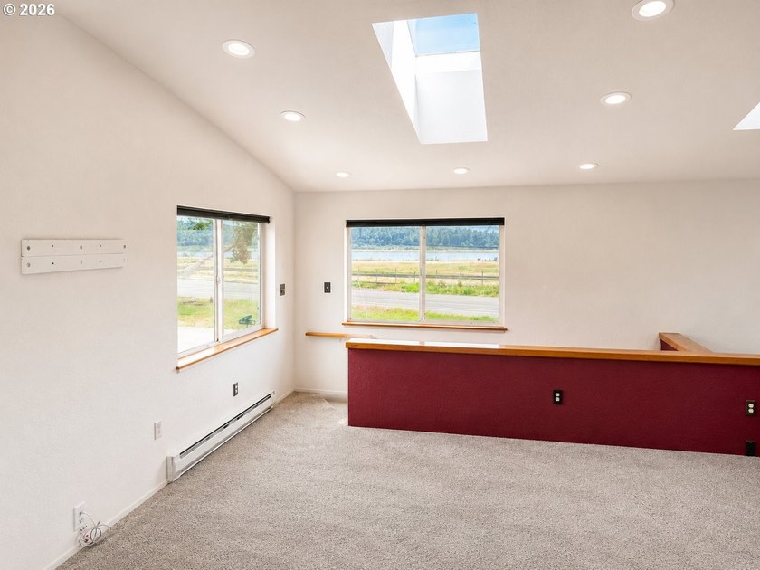Custom-built home with beautiful river views and quality - photo 17