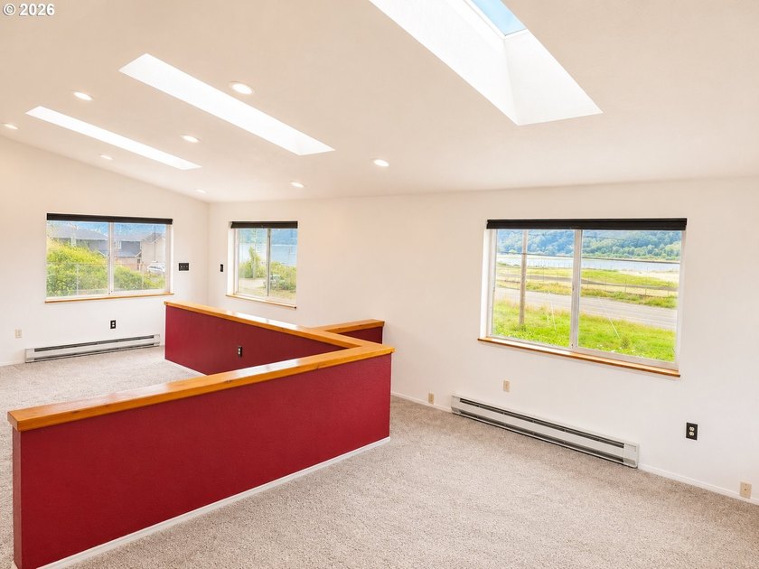 Custom-built home with beautiful river views and quality - photo 18