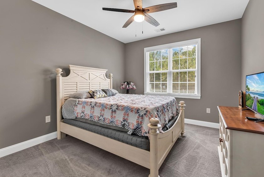 Welcome to this beautifully maintained custom-built home - photo 29