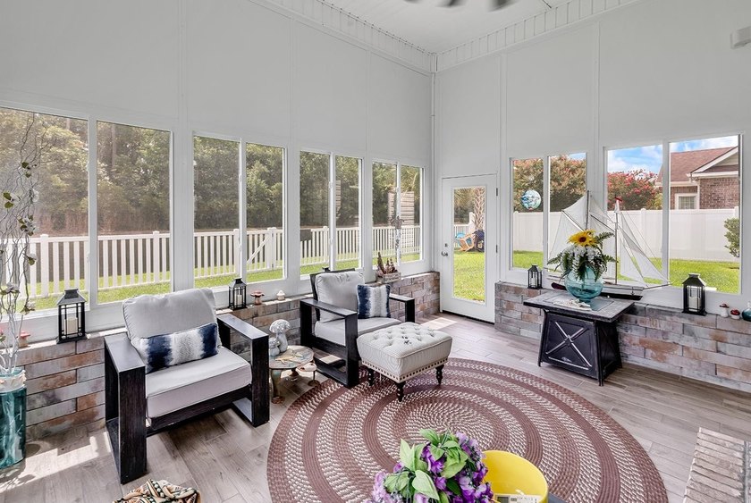 Welcome to this beautifully maintained custom-built home - photo 38