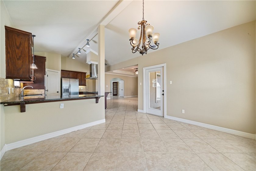 Big REDUCTITON: Seller says sell:This beautiful home in - photo 13