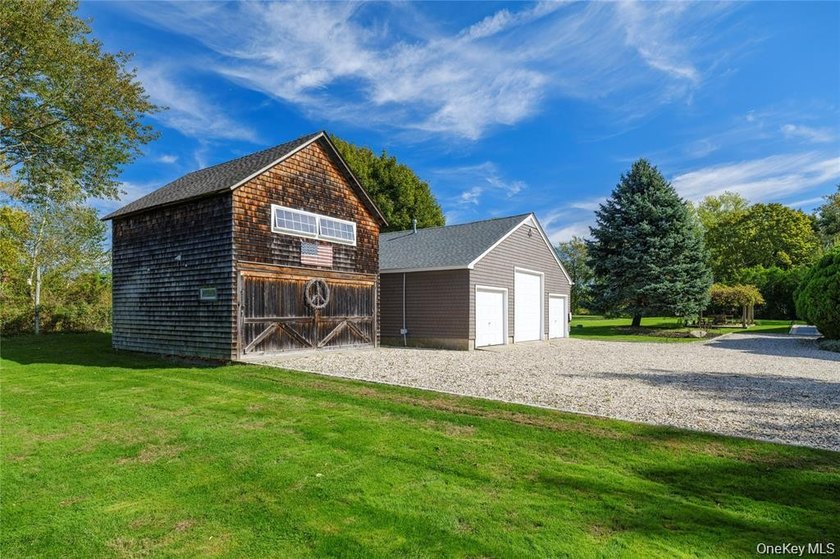Set on 1.16 acres of beautifully landscaped and private grounds - photo 13