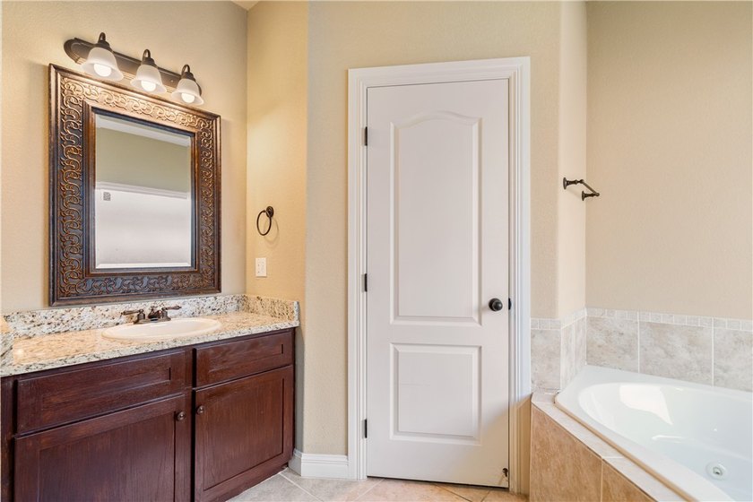 Big REDUCTITON: Seller says sell:This beautiful home in - photo 19