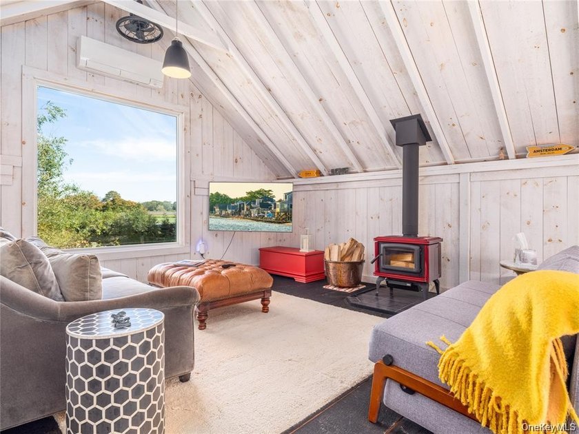 Set on 1.16 acres of beautifully landscaped and private grounds - photo 22