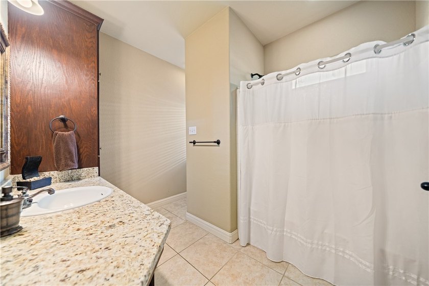 Big REDUCTITON: Seller says sell:This beautiful home in - photo 25