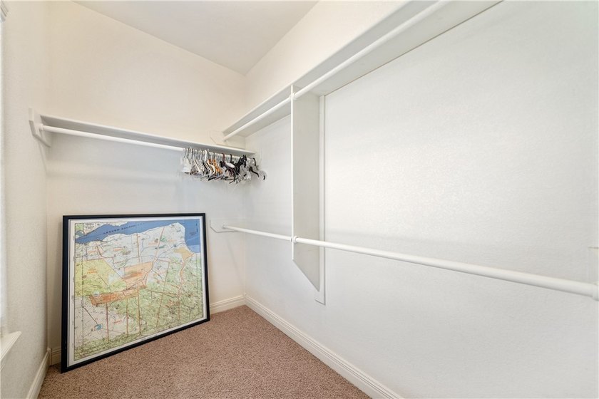 Big REDUCTITON: Seller says sell:This beautiful home in - photo 29