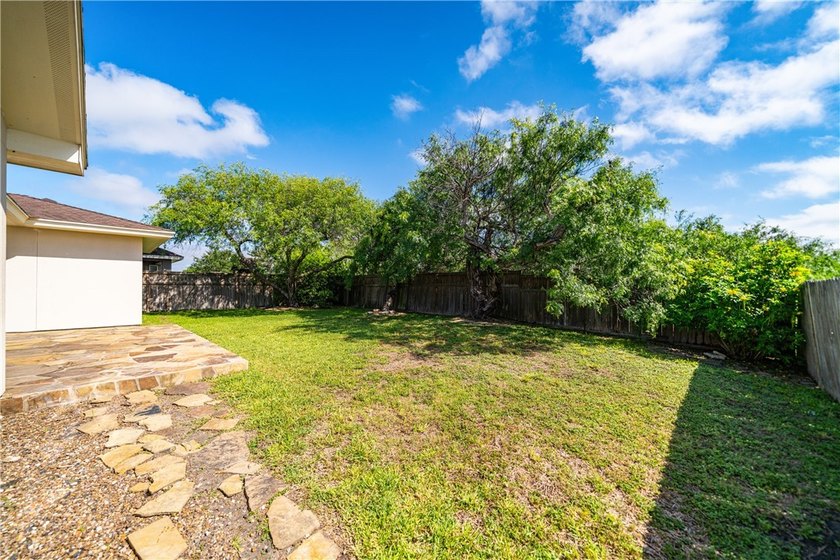 Big REDUCTITON: Seller says sell:This beautiful home in - photo 32