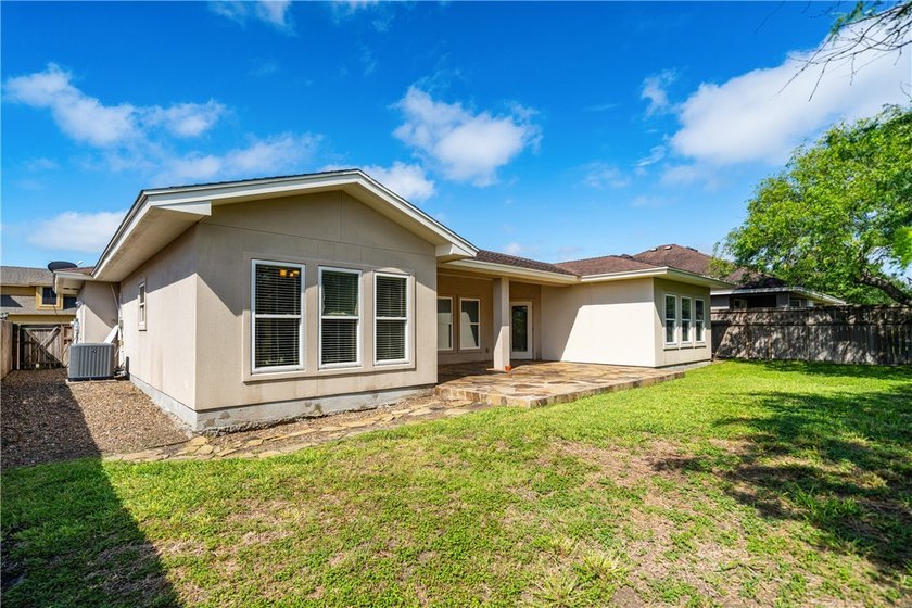 Big REDUCTITON: Seller says sell:This beautiful home in - photo 34