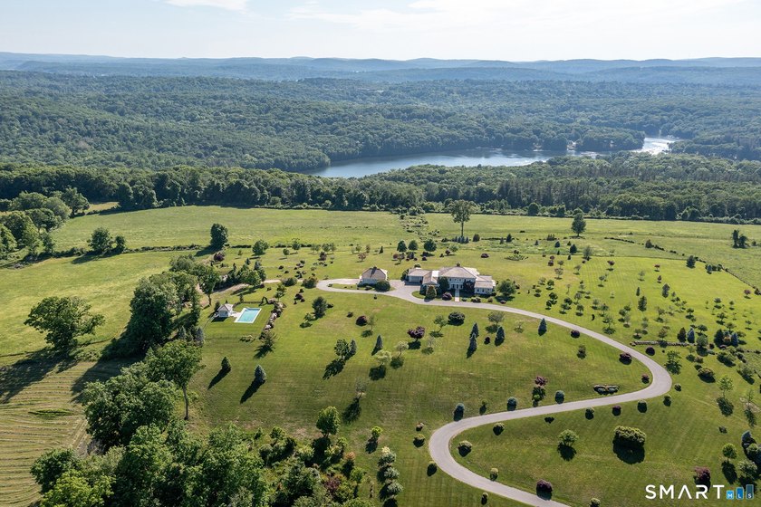 On Top of the World. Unparalleled Estate with complete privacy - photo 2