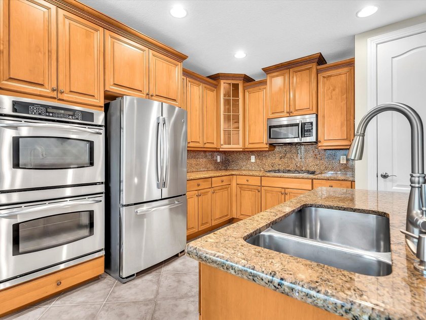Welcome to this beautifully maintained three-story townhome in - photo 20