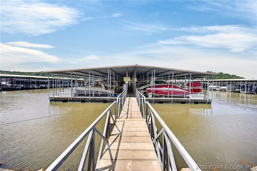 Beautifully renovated 3-bedroom, 2-bath lakefront condo at the - photo 31