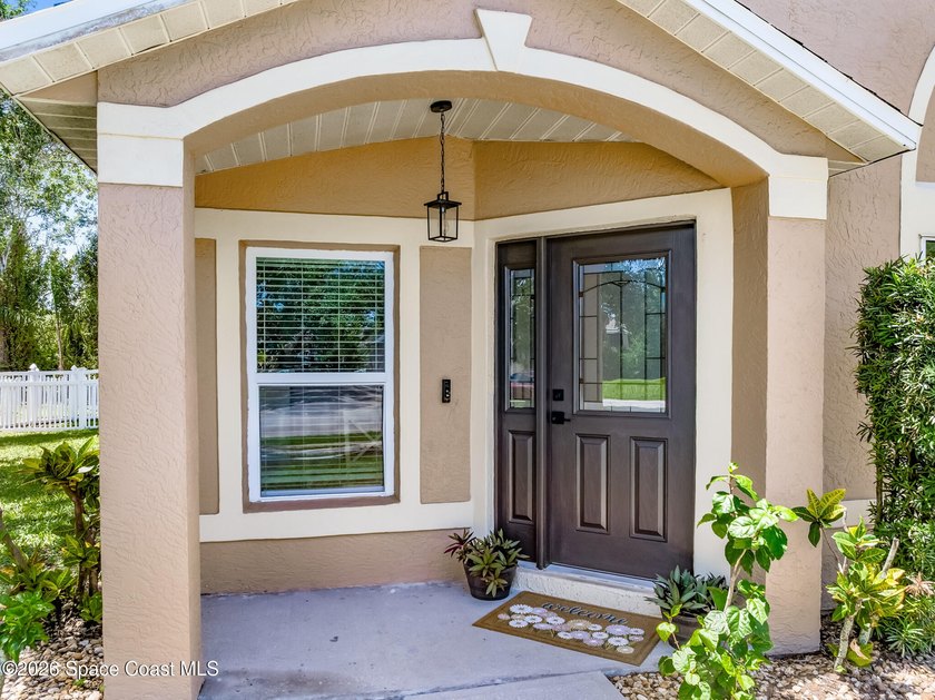 THIS IS A MUST SEE! Extremely Well-Maintained 3 Bed / 2 Bath - photo 6