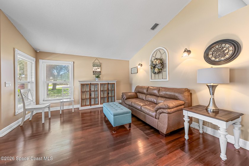 THIS IS A MUST SEE! Extremely Well-Maintained 3 Bed / 2 Bath - photo 8