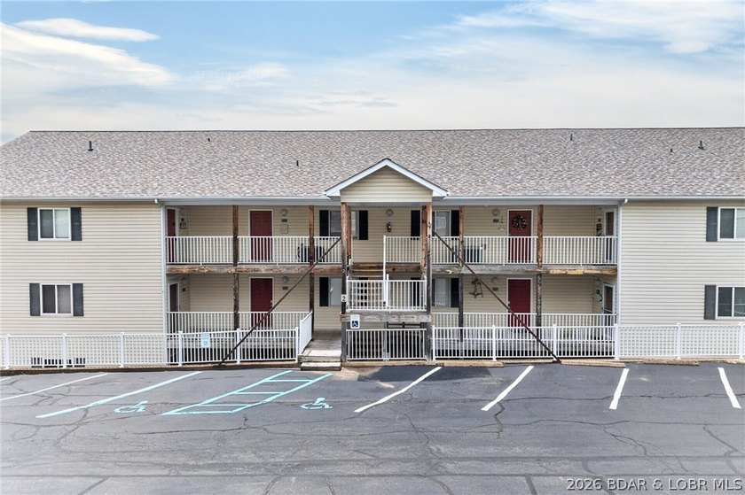 Beautifully renovated 3-bedroom, 2-bath lakefront condo at the - photo 39