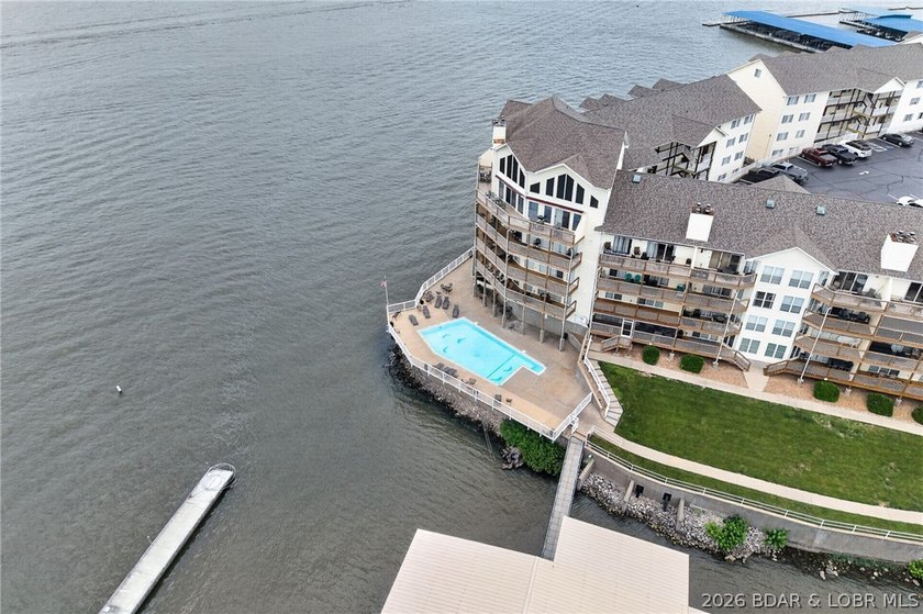 Beautifully renovated 3-bedroom, 2-bath lakefront condo at the - photo 45