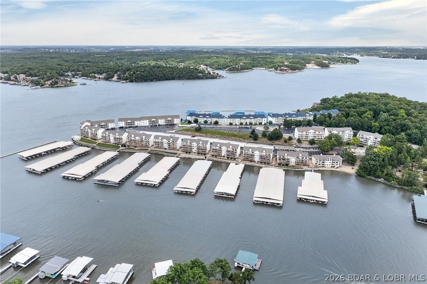 Beautifully renovated 3-bedroom, 2-bath lakefront condo at the - photo 50