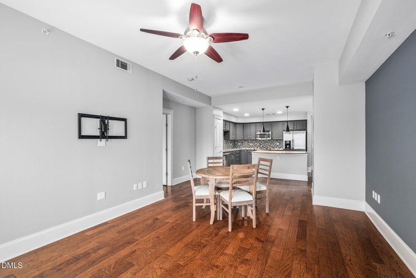 Incredible 6th floor home in the highly desirable 222 Glenwood! - photo 8