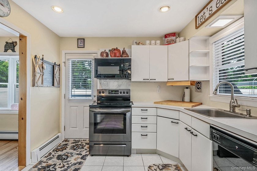Welcome to this beautifully maintained 2-bedroom, 2-bath ranch - photo 11