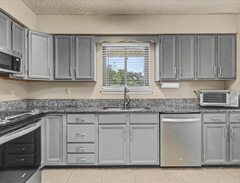 A Wonderful Lakefront Condo that Lives like a House Rather than - photo 13
