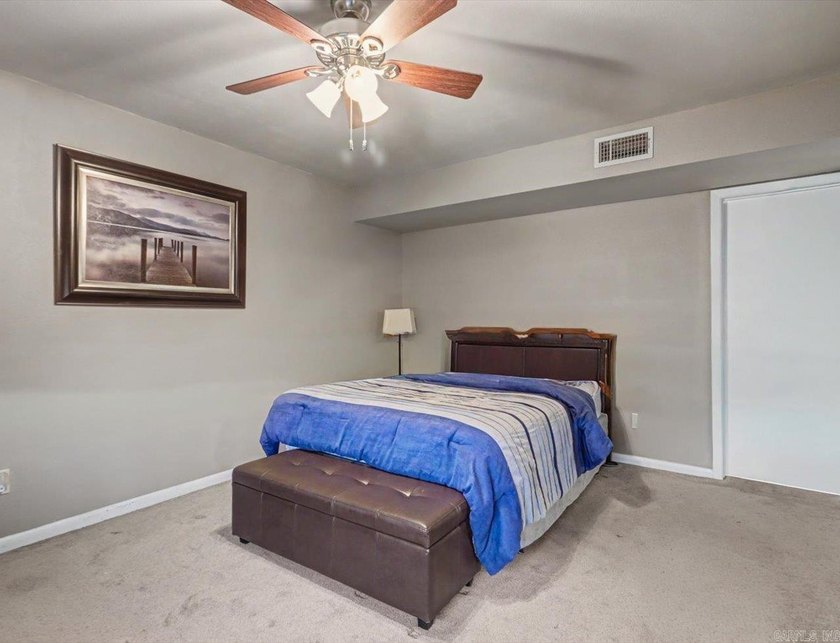 A Wonderful Lakefront Condo that Lives like a House Rather than - photo 18