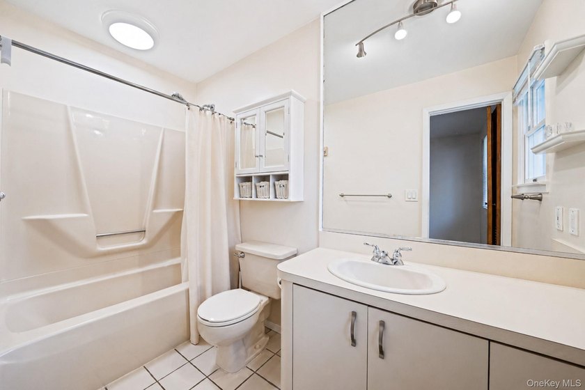 Welcome to this beautifully maintained 2-bedroom, 2-bath ranch - photo 18