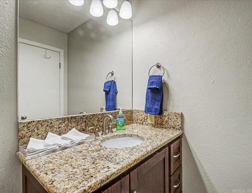 A Wonderful Lakefront Condo that Lives like a House Rather than - photo 20
