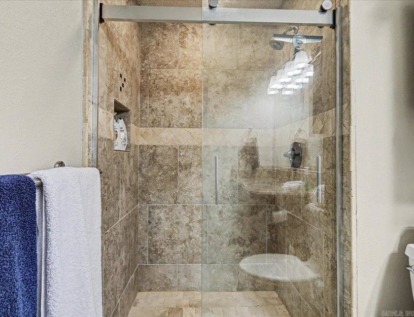 A Wonderful Lakefront Condo that Lives like a House Rather than - photo 21