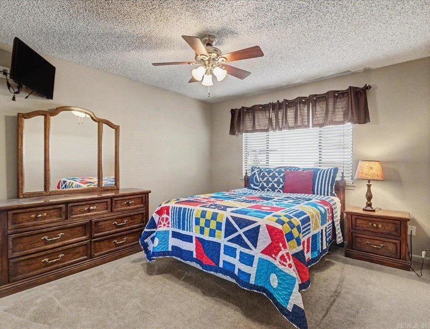 A Wonderful Lakefront Condo that Lives like a House Rather than - photo 22
