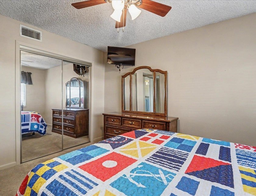 A Wonderful Lakefront Condo that Lives like a House Rather than - photo 23