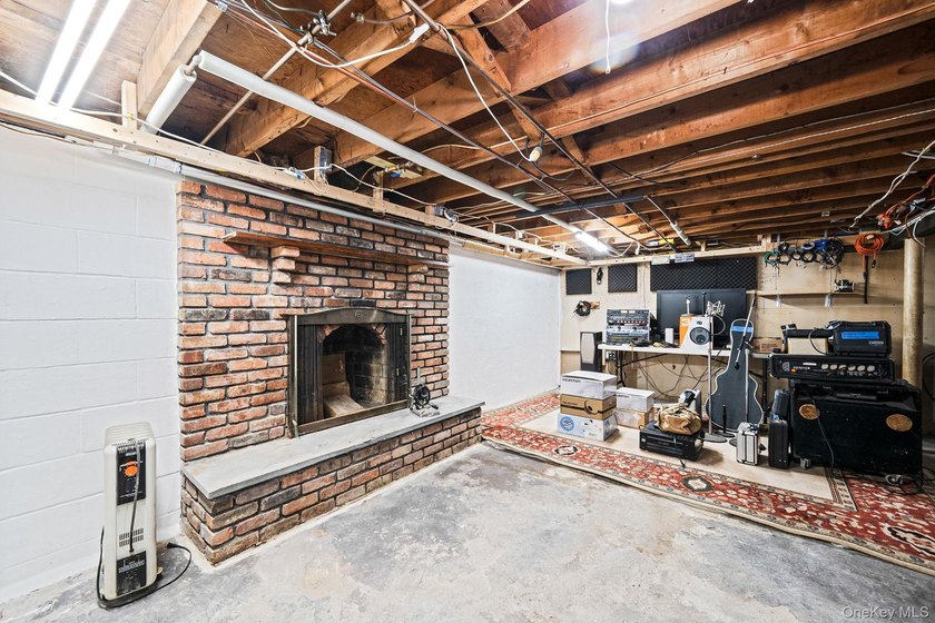 Welcome to this beautifully maintained 2-bedroom, 2-bath ranch - photo 23