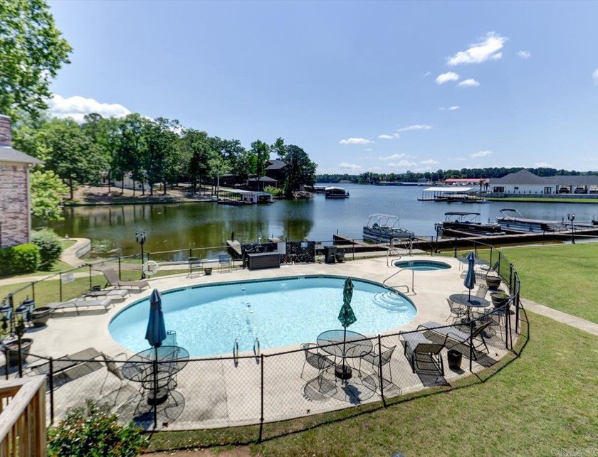 A Wonderful Lakefront Condo that Lives like a House Rather than - photo 27