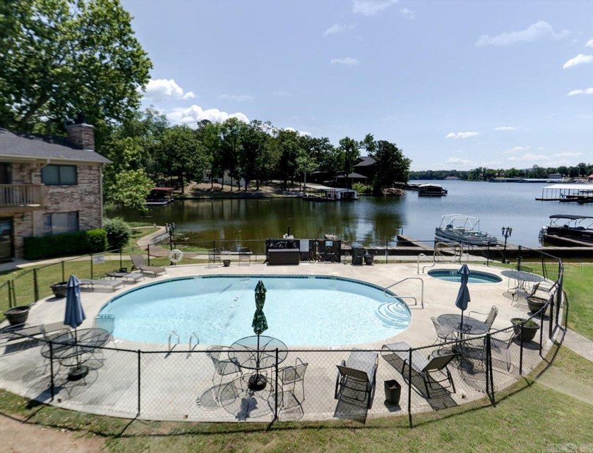 A Wonderful Lakefront Condo that Lives like a House Rather than - photo 28