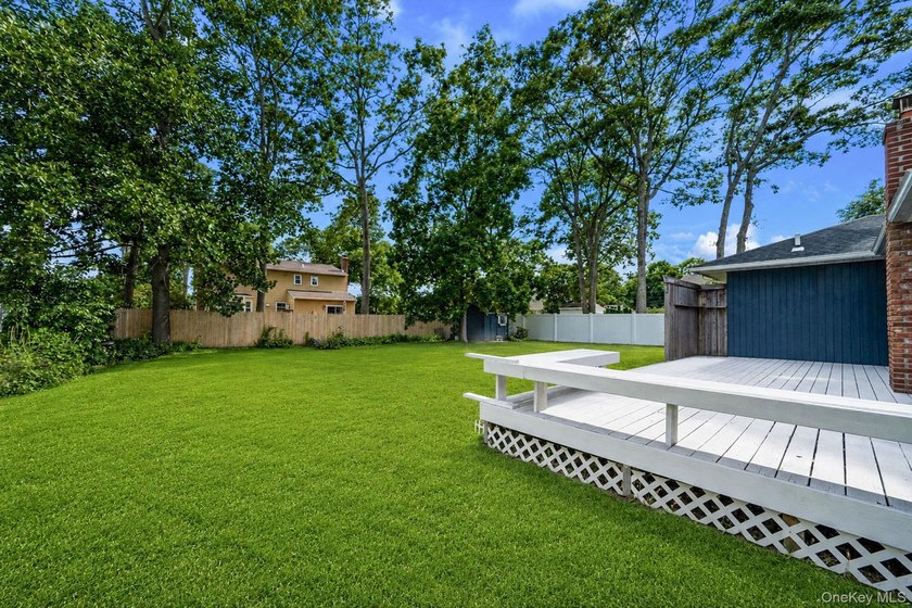 Welcome to this beautifully maintained 2-bedroom, 2-bath ranch - photo 30