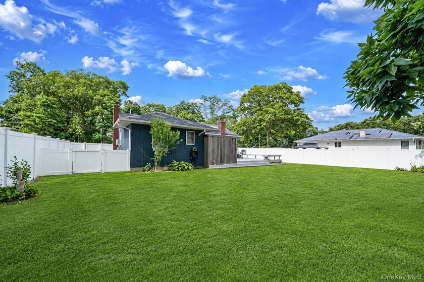 Welcome to this beautifully maintained 2-bedroom, 2-bath ranch - photo 33