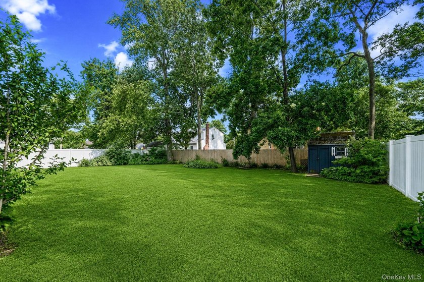 Welcome to this beautifully maintained 2-bedroom, 2-bath ranch - photo 34