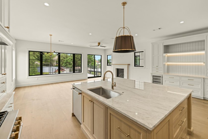 Experience unparalleled luxury living in this stunning - photo 10