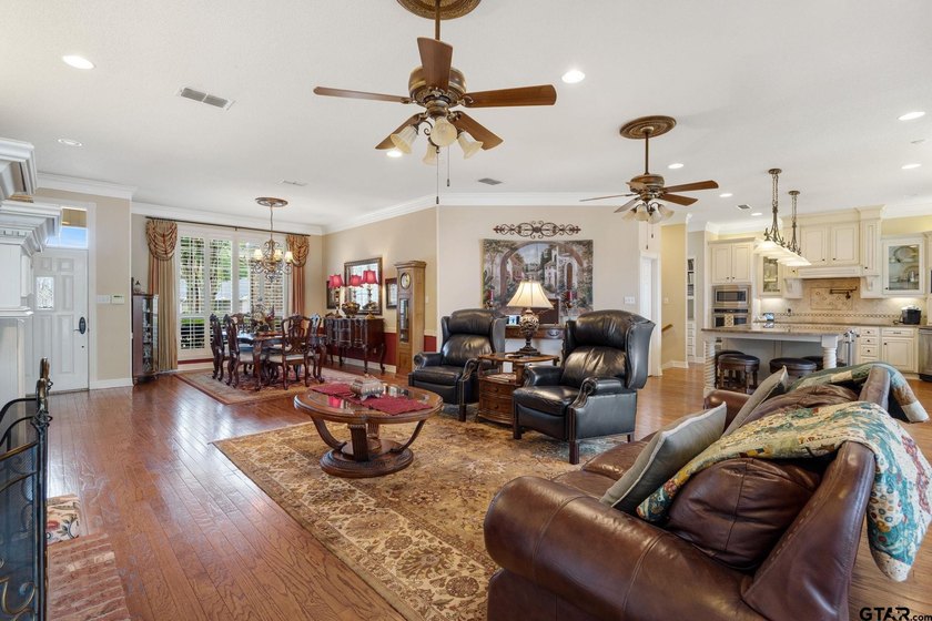 Exceptional waterfront living in Emerald Bay! This beautifully - photo 11