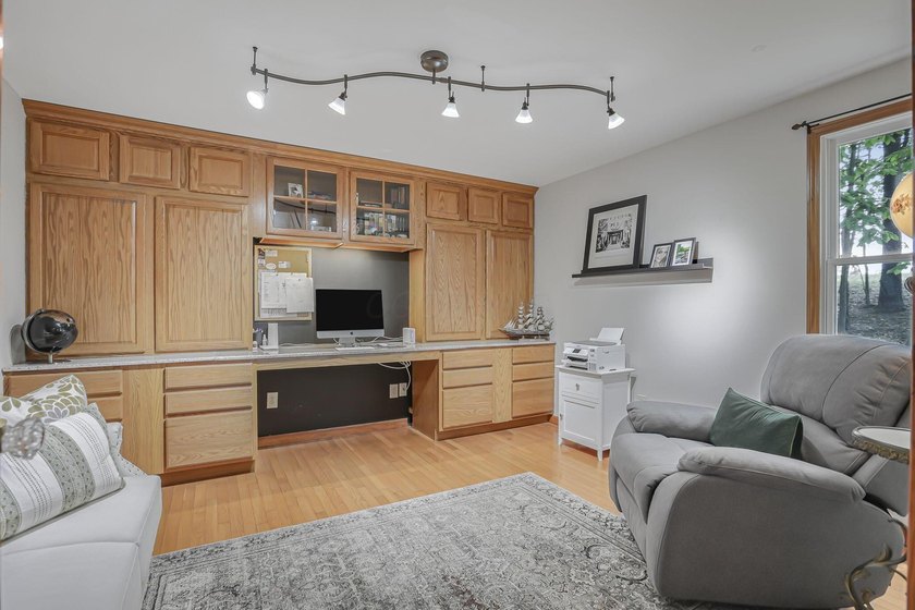 Welcome to Hideaway Hills and this spacious, beautifully updated - photo 11