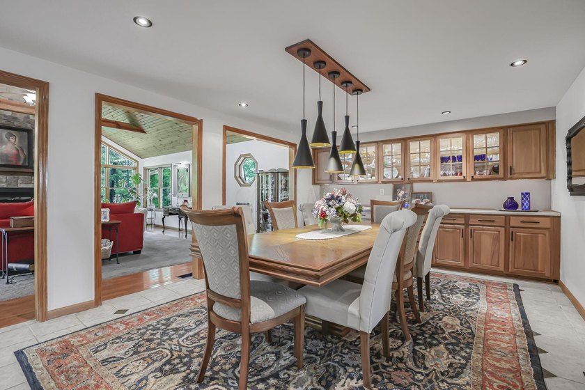 Welcome to Hideaway Hills and this spacious, beautifully updated - photo 13