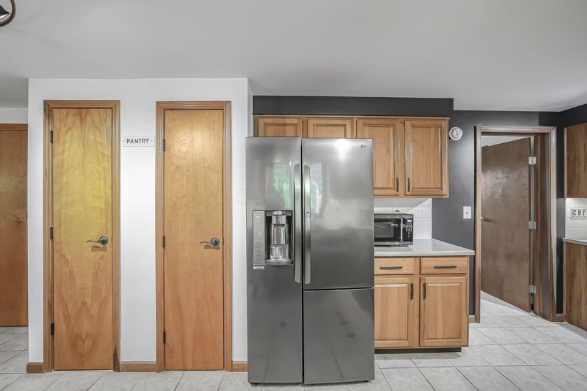 Welcome to Hideaway Hills and this spacious, beautifully updated - photo 24