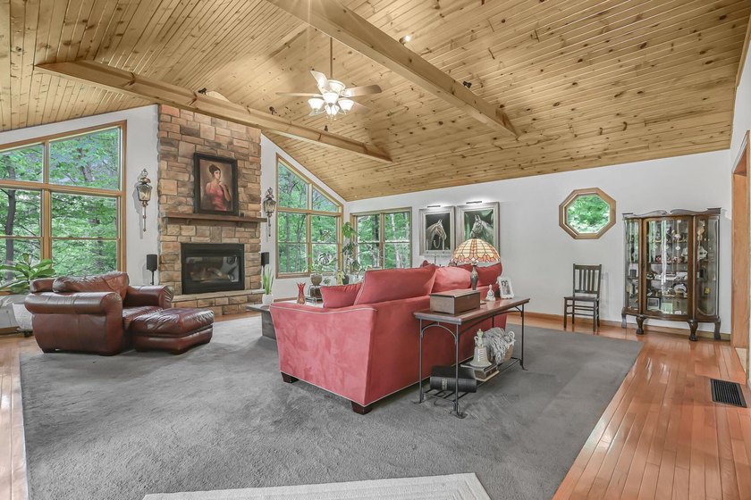 Welcome to Hideaway Hills and this spacious, beautifully updated - photo 27