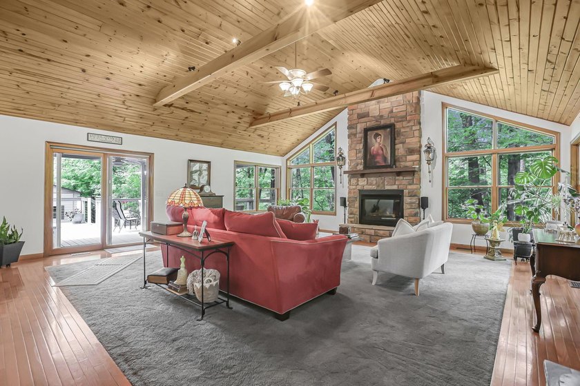 Welcome to Hideaway Hills and this spacious, beautifully updated - photo 28