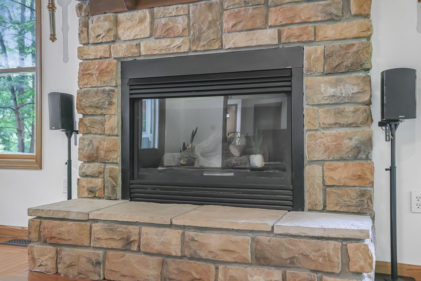 Welcome to Hideaway Hills and this spacious, beautifully updated - photo 31