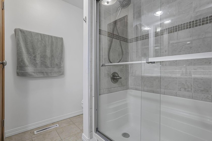 Welcome to Hideaway Hills and this spacious, beautifully updated - photo 35