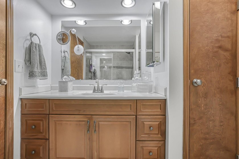 Welcome to Hideaway Hills and this spacious, beautifully updated - photo 37