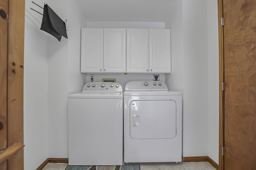 Welcome to Hideaway Hills and this spacious, beautifully updated - photo 42