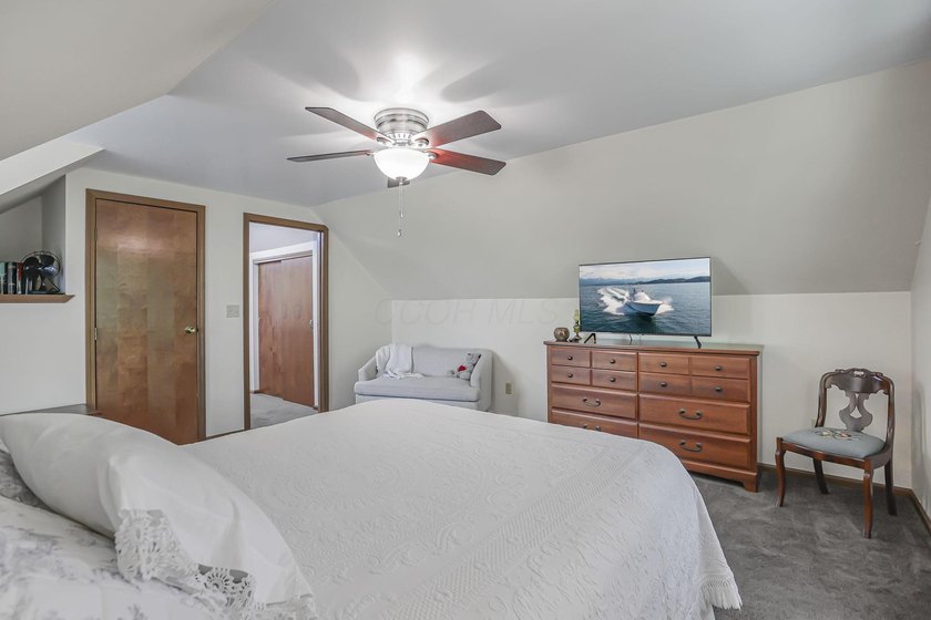 Welcome to Hideaway Hills and this spacious, beautifully updated - photo 47