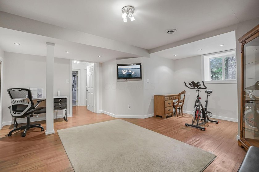 Welcome to Hideaway Hills and this spacious, beautifully updated - photo 52