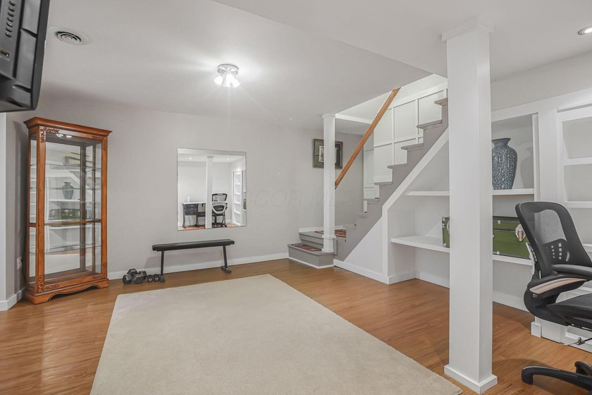 Welcome to Hideaway Hills and this spacious, beautifully updated - photo 53